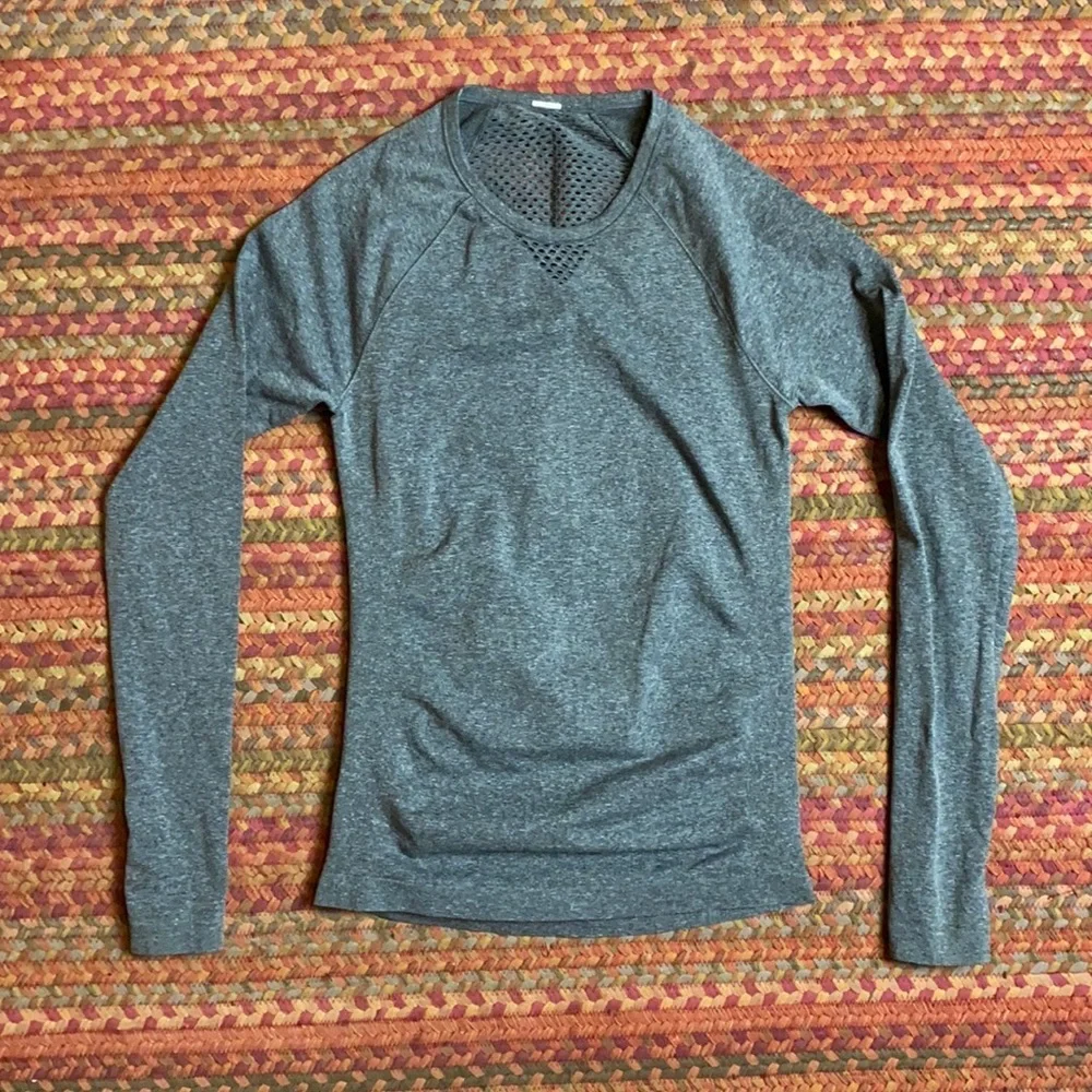 OLD NAVY GREY LASER CUT ATHLETIC LONG SLEEVE TOP